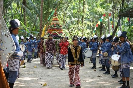Merti Dusun Kabrokan Kulon di Kawasan Curug Banyunibo